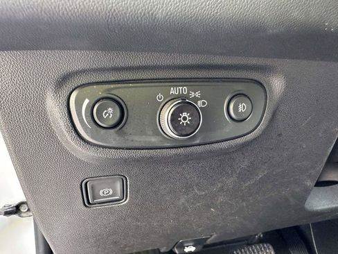 Used 2023 GMC Terrain SLT image 22