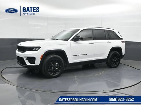 Used 2025 Jeep Grand Cherokee 4WD image 6