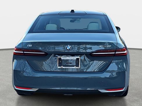 New 2026 BMW i5 eDrive40 w/ Premium Package image 6