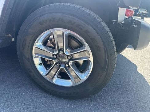 Used 2021 Jeep Wrangler Unlimited Sahara AWD/4WD image 30