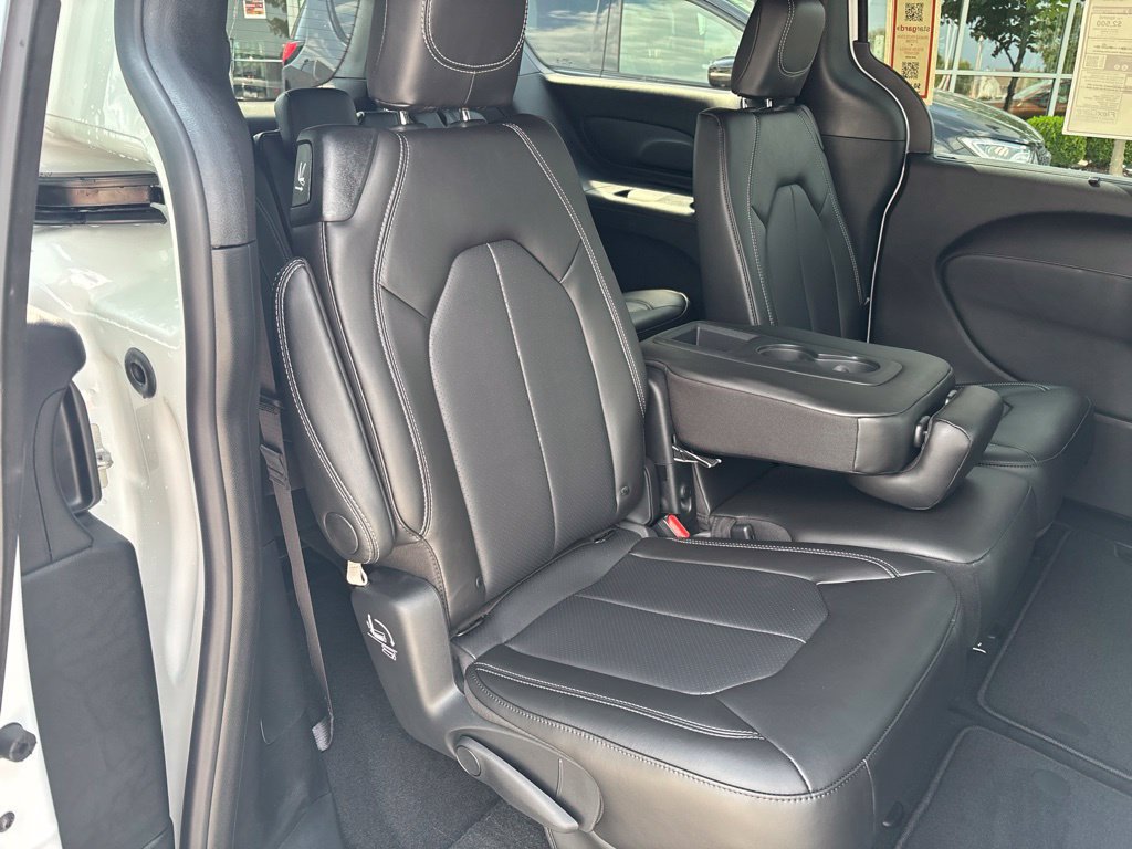 New 2027 Chrysler Pacifica Select FWD image 21