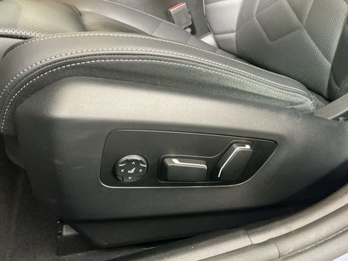 Certified 2025 BMW 530i w/ Premium Package RWD image 21