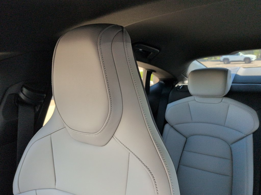 Used 2022 Porsche Taycan RWD image 9