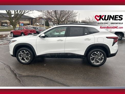 Used 2025 Chevrolet Trax LT image 9