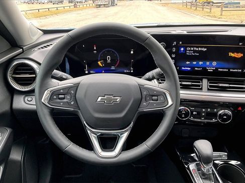 Used 2025 Chevrolet Trax ACTIV w/ Driver Confidence Package image 5