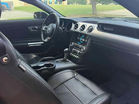 Used 2019 Ford Mustang Premium RWD image 10