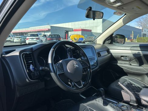 Used 2018 Mitsubishi Outlander LE image 5