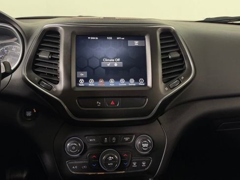Used 2019 Jeep Cherokee Trailhawk w/ Cold Weather Group AWD/4WD image 20