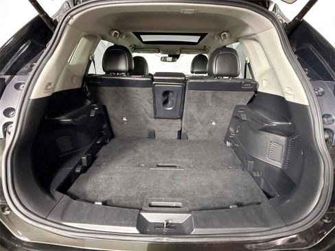 Used 2017 Nissan Rogue SL w/ SL Premium Package image 40