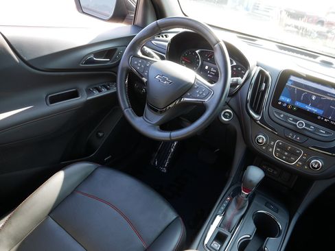 Used 2022 Chevrolet Equinox RS w/ RS Leather Package image 9