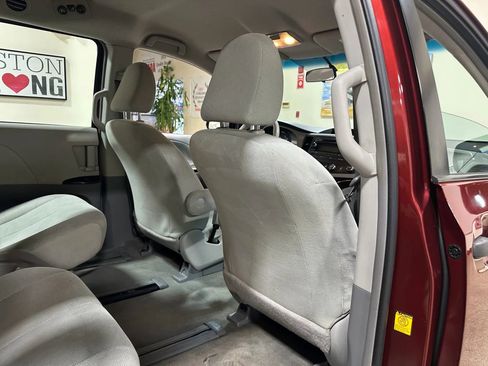 Used 2012 Toyota Sienna FWD image 29