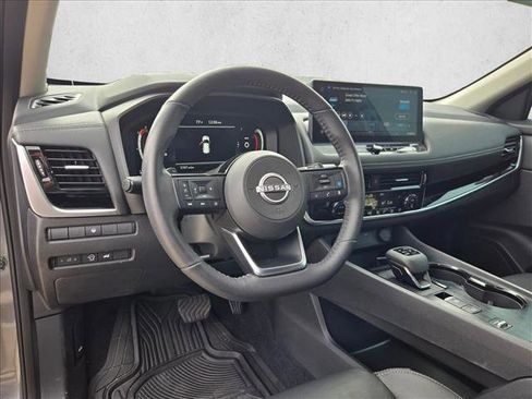 Used 2024 Nissan Rogue SL w/ SL Premium Package image 9