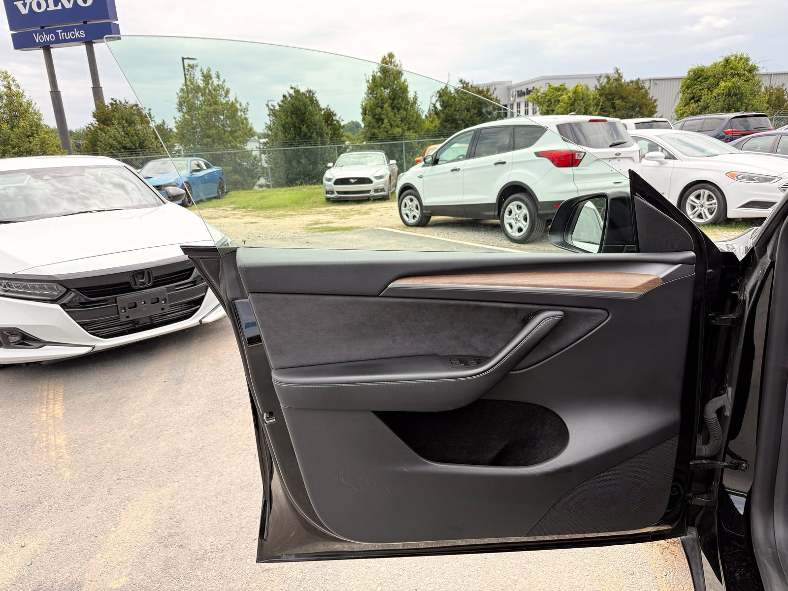 Used 2023 Tesla Model Y Long Range AWD/4WD image 13