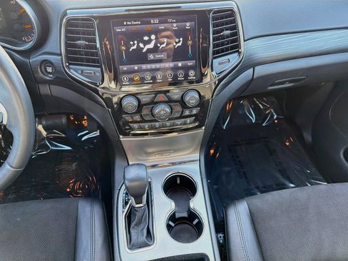 Used 2021 Jeep Grand Cherokee Laredo X AWD/4WD image 19