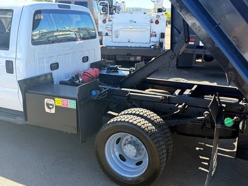 Used 2016 Ford F550 4x4 Crew Cab Super Duty w/ Power Equipment Group image 14