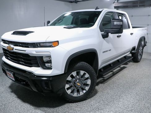 Used 2025 Chevrolet Silverado 2500 Custom w/ Custom Convenience Package AWD/4WD image 32