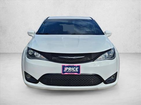 Used 2019 Chrysler Pacifica Touring Plus w/ S Appearance Package image 2