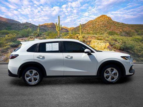 Used 2023 Honda HR-V LX image 3