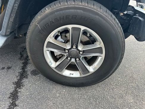 Used 2018 Jeep Wrangler Unlimited Sahara AWD/4WD image 25