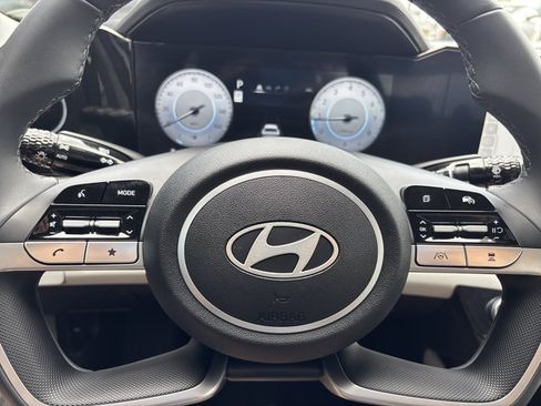 Used 2025 Hyundai Elantra Limited FWD image 22