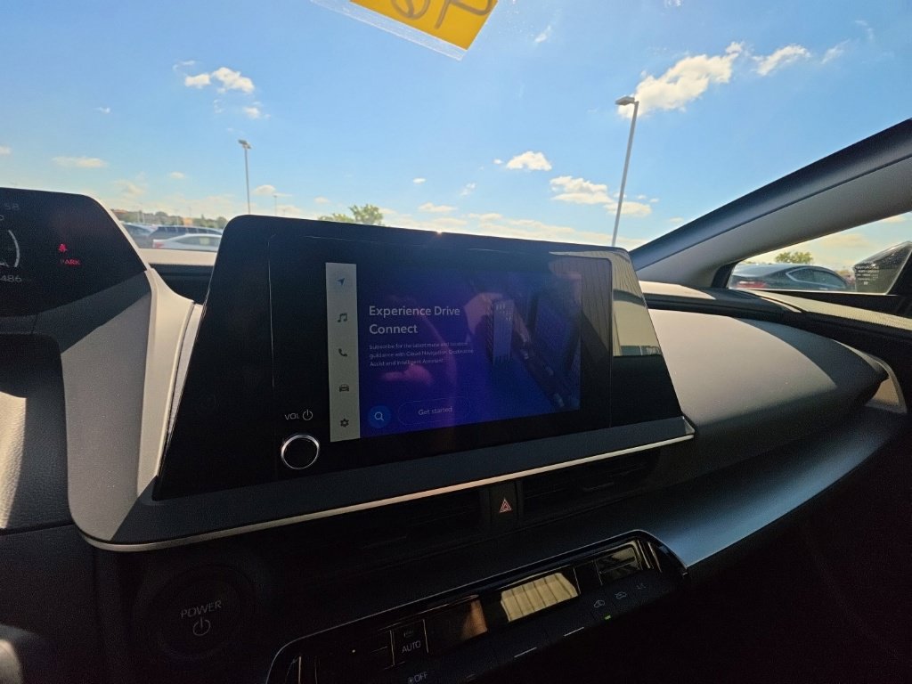 Used 2025 Toyota Prius LE FWD image 18
