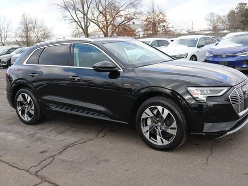Used 2021 Audi e-tron Premium image 3