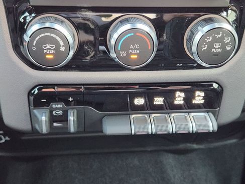 New 2026 RAM 2500 Big Horn AWD/4WD image 15