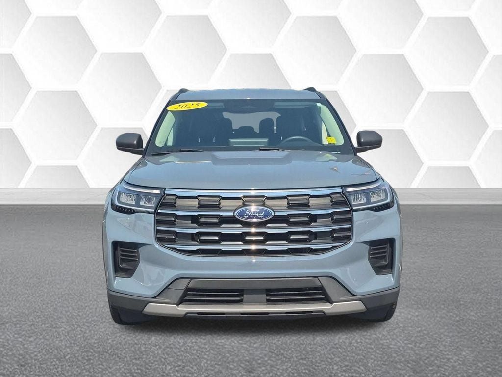 Used 2025 Ford Explorer Active RWD image 8