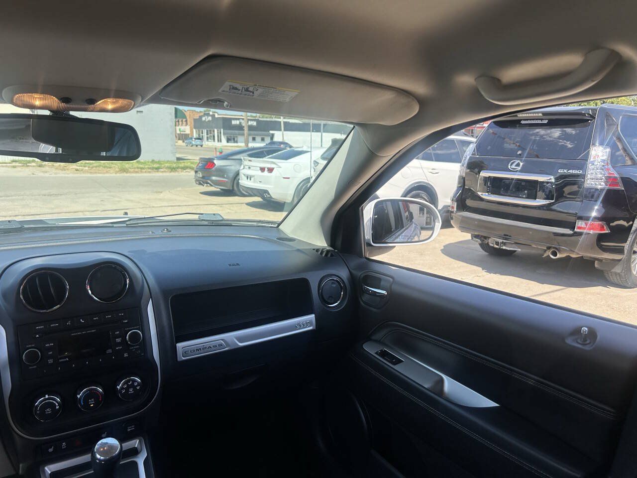 Used 2017 Jeep Compass Latitude FWD image 23