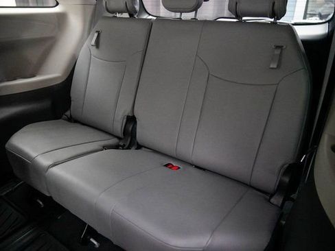 Used 2023 Toyota Sienna XLE image 17