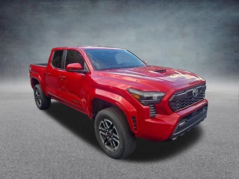 Used 2025 Toyota Tacoma TRD Sport AWD/4WD image 2