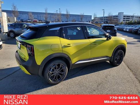 New 2026 Nissan Kicks SR w/ SR Premium Package FWD image 3