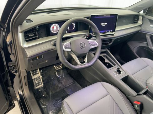 New 2026 Volkswagen Tiguan SE R-Line image 4