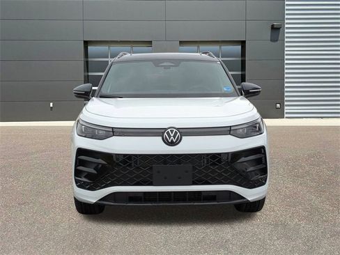 New 2026 Volkswagen Tiguan SE R-Line image 2