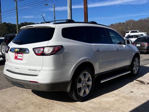 Used 2016 Chevrolet Traverse LT w/ Style and Technology Package FWD image 8