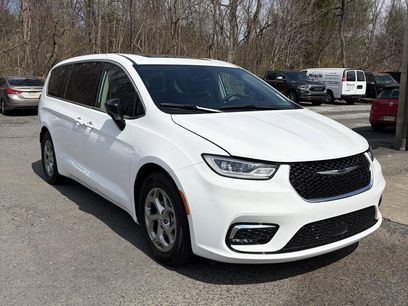 Used 2024 Chrysler Pacifica Limited