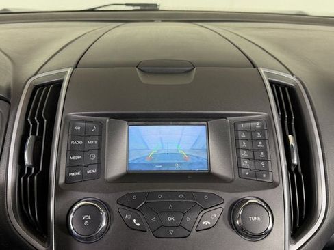 Used 2018 Ford Edge SE image 13