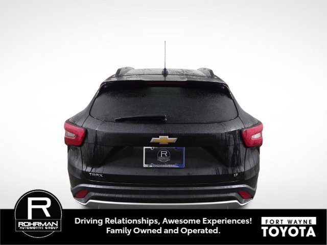 Used 2025 Chevrolet Trax LT FWD image 8