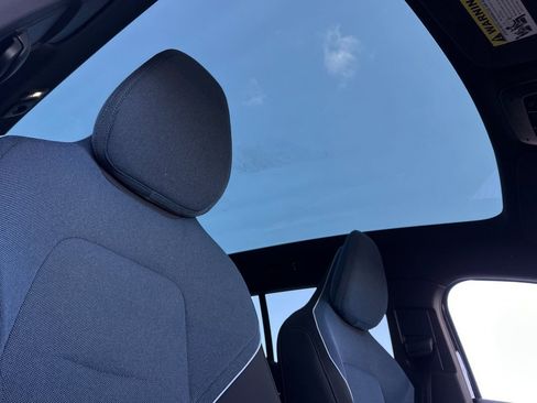 New 2025 Volvo EX30 Plus w/ Protection Package Premier image 17