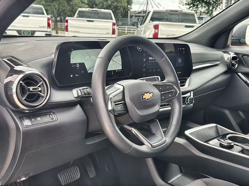 Used 2026 Chevrolet Equinox LT FWD image 10