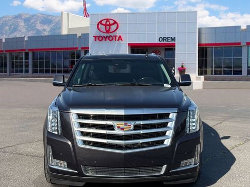 Used 2015 Cadillac Escalade ESV Luxury AWD/4WD image 2