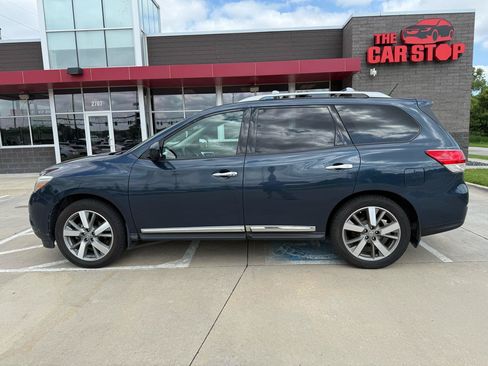 Used 2015 Nissan Pathfinder Platinum w/ Family Entertainment Package AWD/4WD image 1
