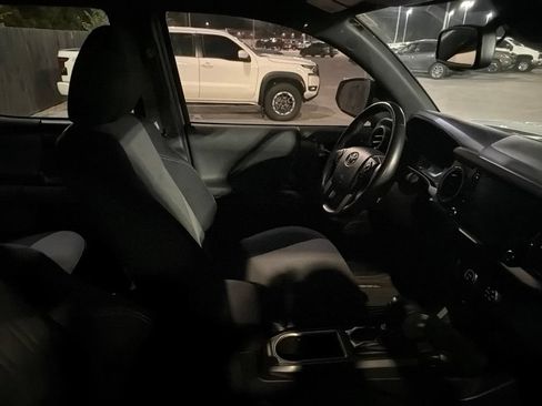 Used 2020 Toyota Tacoma TRD Sport AWD/4WD image 9