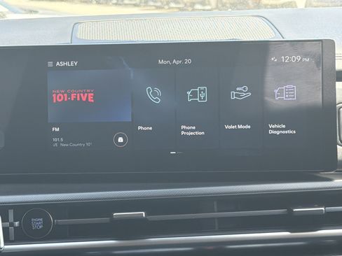 Used 2024 Hyundai Santa Fe SEL FWD image 3