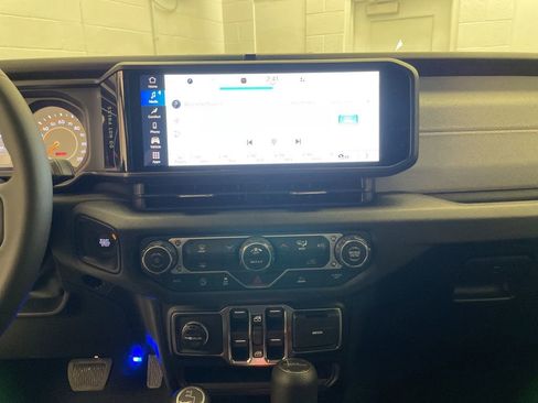 New 2026 Jeep Gladiator Sport image 10