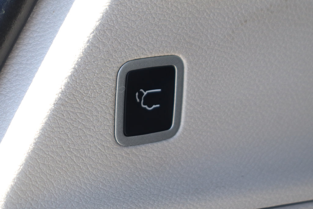 Used 2023 Chrysler Voyager LX FWD image 10