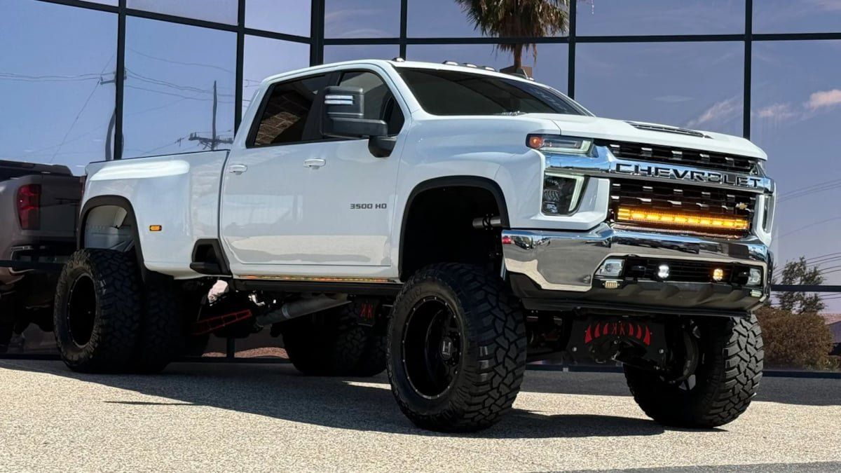 Used 2022 Chevrolet Silverado 3500 LT w/ Convenience Package AWD/4WD image 17