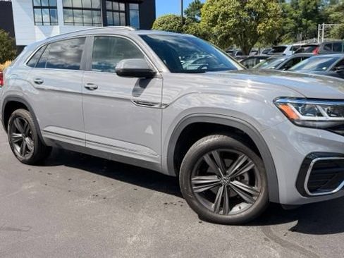 Used 2022 Volkswagen Atlas Cross Sport SEL R-Line AWD/4WD image 2