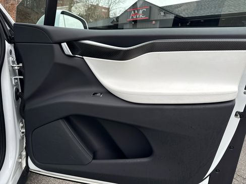 Used 2016 Tesla Model X 60D image 36