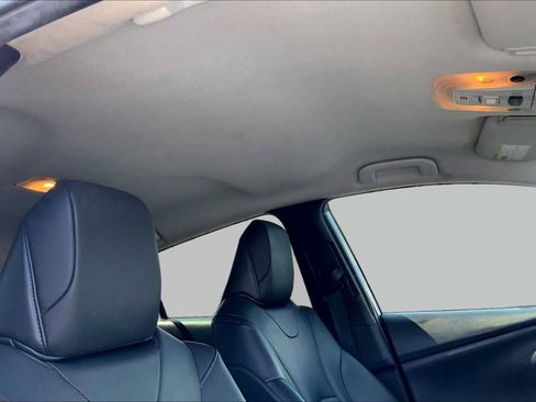 Used 2022 Toyota Prius Limited FWD image 13